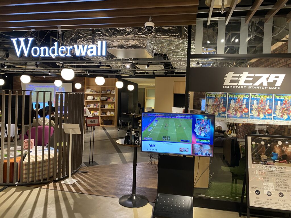 岡山にある商業施設ICOTNICOT（イコットニコット）内コワーキングスペース「ワンダーウォール」の入口風景。
